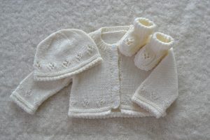 Aran Knitting Patterns Free Children White Patons Jessica Picot Edge Ba Cardigan Hat And Booties