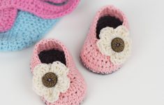 Baby Booties Crochet Pattern Free Pattern Crochet Ba Booties With Flower Cro Patterns