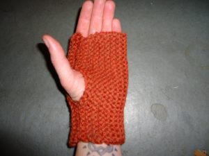 Begginer Knitting Projects Simple Really Really Easy Beginner Knitting Project Fingerless Gloves Or