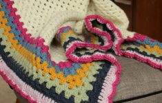 Beginner Crochet Projects Easy Patterns Really Easy Crochet Shawl A Simple Granny Triangle Pattern Zeens