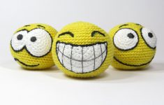 Crochet Emoji Amigurumi Czaks On Twitter Juggling Balls Czaks Amigurumi Crochet