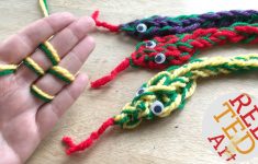 Diy Knitting Projects How To Finger Knit A Snake Diy Finger Knitting Projects No Sew