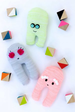 Easy Hand Sewing Projects For Beginners Beginner Sewing Project Sock Robots