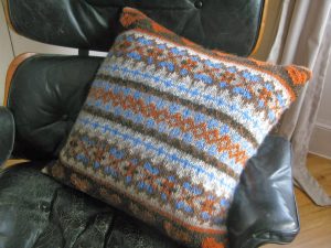 Fairisle Knitting Patterns Beginner Littletheorem Chunky Fairisle Cushion