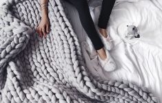 Knit Blanket Pattern This Is The Easiest Tutorial For That Chunky Knit Blanket Everyone
