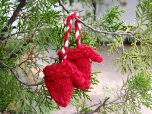 Knitting Pattern Christmas Ornament Minature Knitted Mittens Pattern A Christmas Tree Decoration