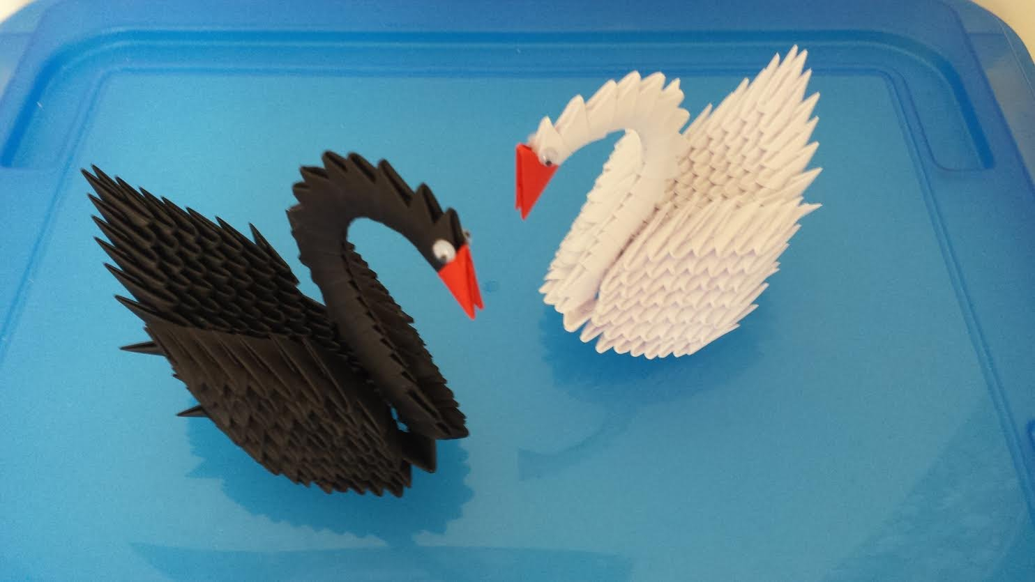 Оригами из бумаги для начинающих лебедь с движущимися крыльями
