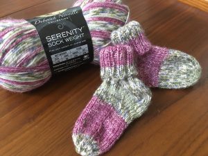 Ravelry Knitting Patterns Baby First Try At Some Newborn Socks Link To Pattern Httpwww