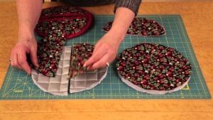 Sew Potholders Easy Learn To Make A Pot Holder In 4 Easy Steps Youtube