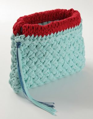 Tshirt Crochet Projects Crochet This Cute And Sturdy Clutch With Lion Brands Fettuccini